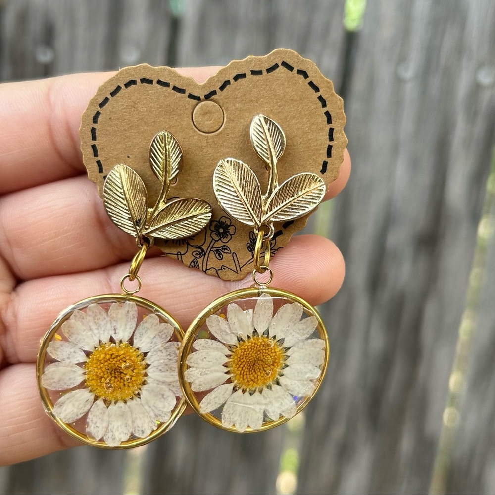 Handmade resin earrings flower